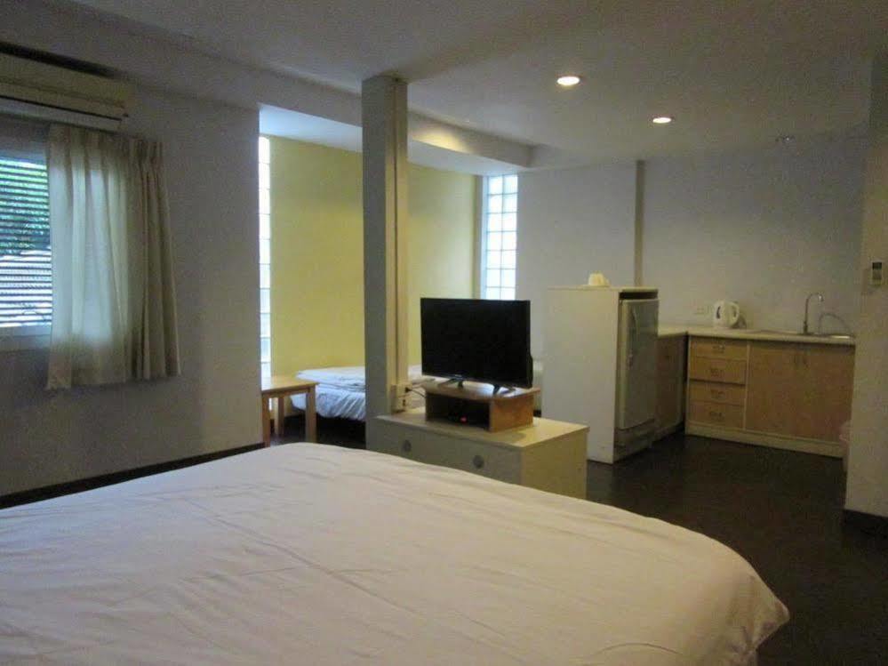 Urban House Hotel Bangkok Exterior photo