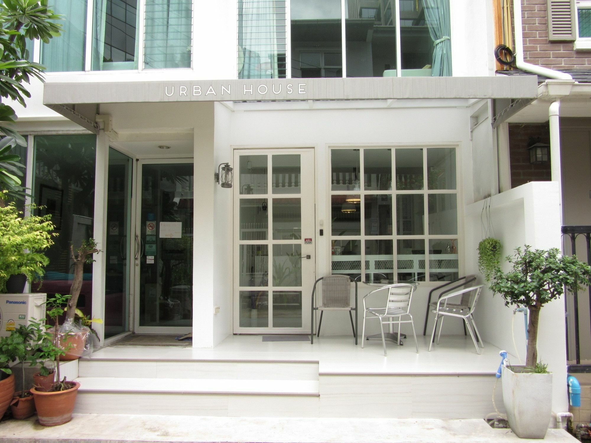 Urban House Hotel Bangkok Exterior photo