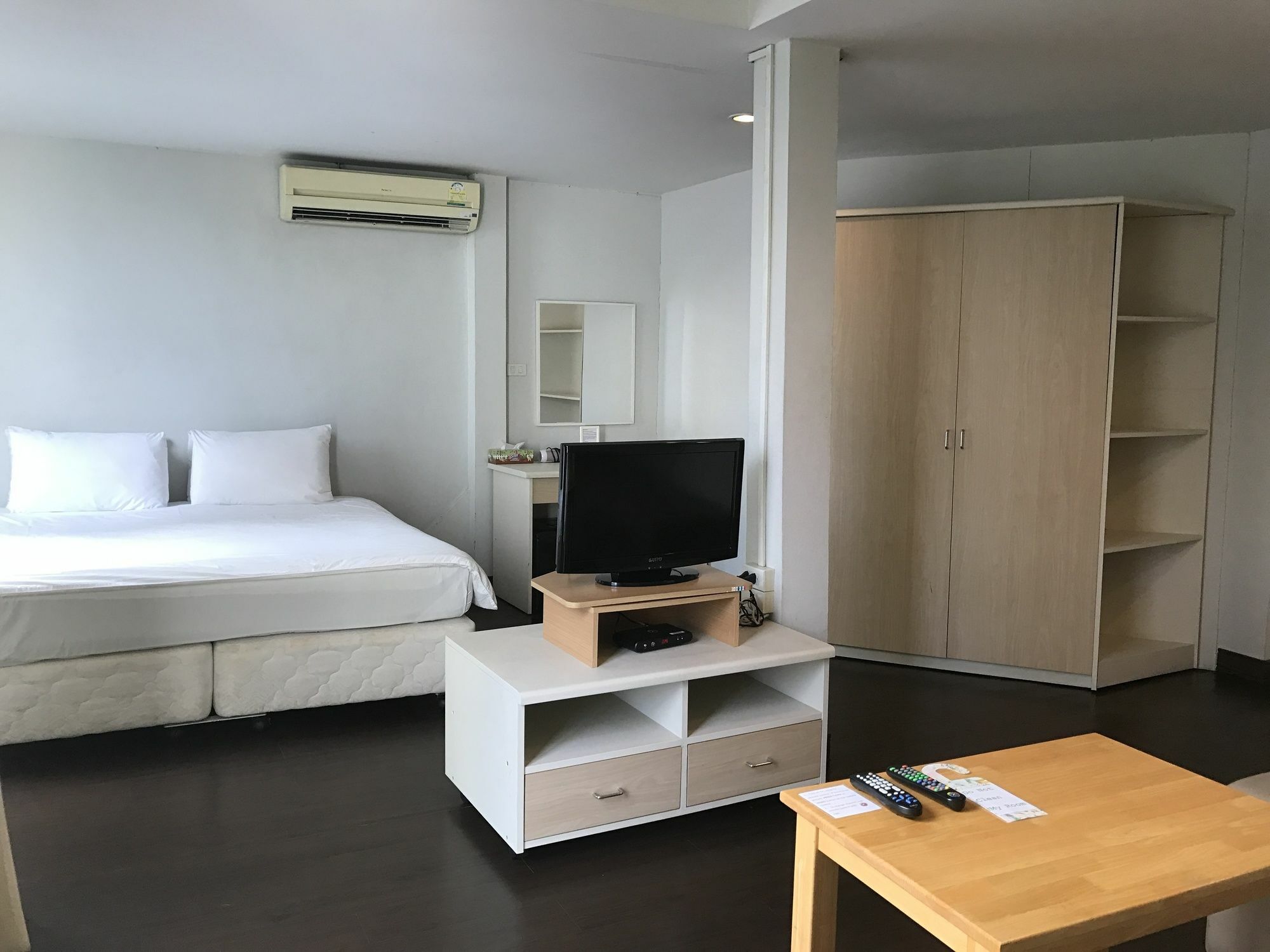 Urban House Hotel Bangkok Exterior photo