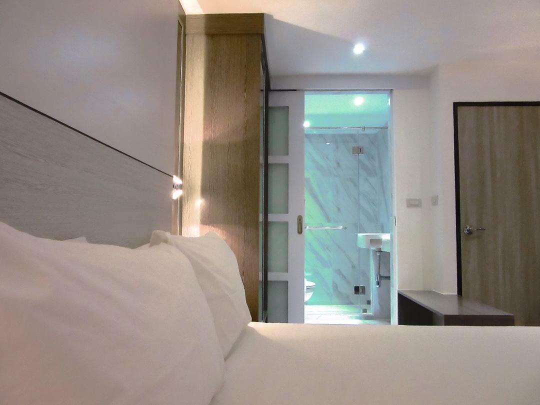 Urban House Hotel Bangkok Exterior photo