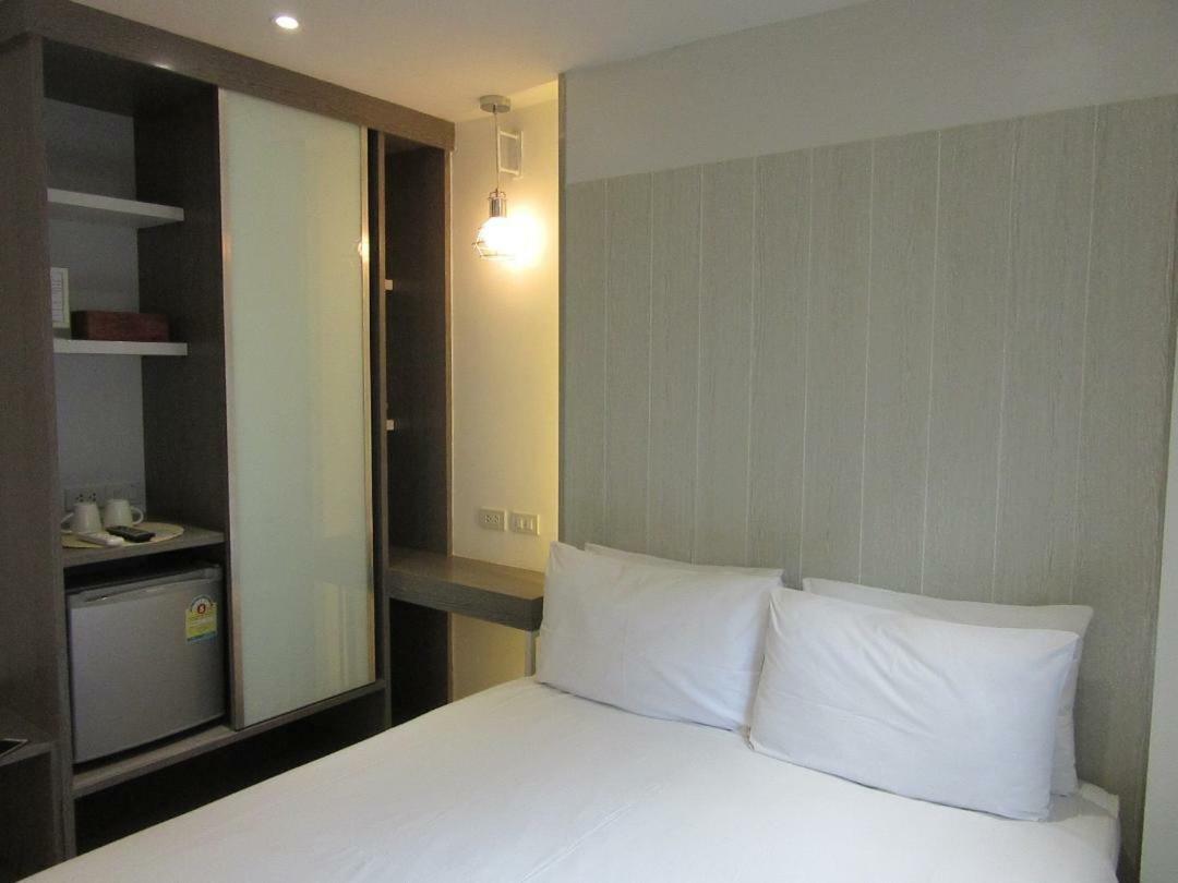 Urban House Hotel Bangkok Exterior photo